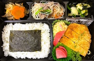 menu02 国産豚のロースかつバランス弁当