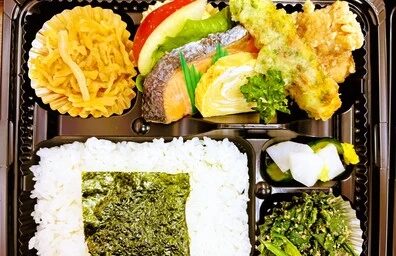 銀鮭＆県産唐揚げ＆ちく天弁当